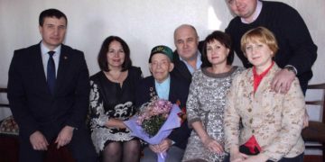 В день своего столетия златоустовец-ветеран принимал поздравления