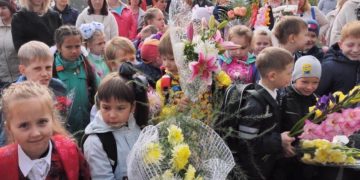 Еще цветочки. В Златоусте родителей взбудоражили споры о букетах