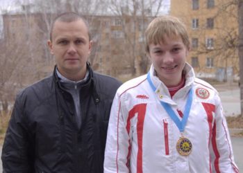 Золотая медаль и оренбургский платок