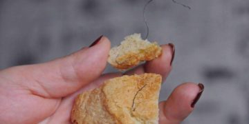 В редакцию «ЗР» принесли буханку с проволокой