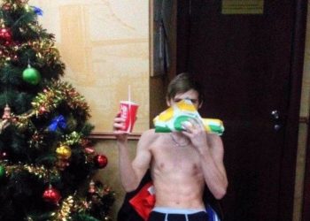 Хочешь есть — раздевайся. Кафе в Златоусте накажут за «голую» рекламу