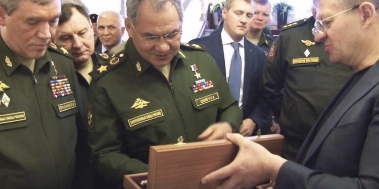 Генеральский приказ. Златоустовский руководитель удостоен почетной награды министра обороны