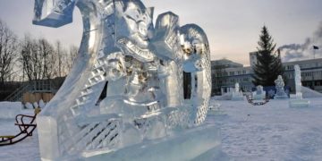 С Новым годом и Рождеством! Редакция «Златоустовского рабочего» поздравляет с наступающими праздниками