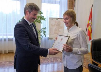 Вновь на пьедестале. Вице-губернатор поздравил спортсменку из Златоуста с боевым «серебром»
