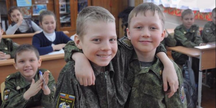 С высоты пятого этажа. Златоустовские школьники рассказали о спасении девочки