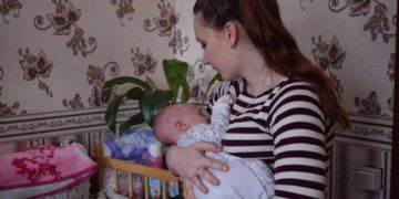 Златоустовцы начали получать «президентские» выплаты за рождение первого ребёнка