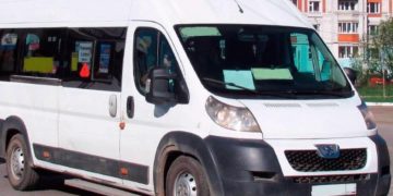 Автобус арестовали, пассажиров высадили. В Златоусте дорогу маршрутке преградили исполнительным листом