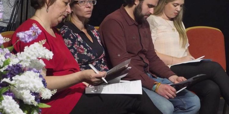 «Сцена» полна. Драмтеатр Златоуста встречает статусный фестиваль и презентует мастер-классы