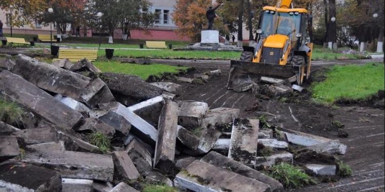 Комфорт в срок. Обустройство златоустовских дворов сверили со сметой