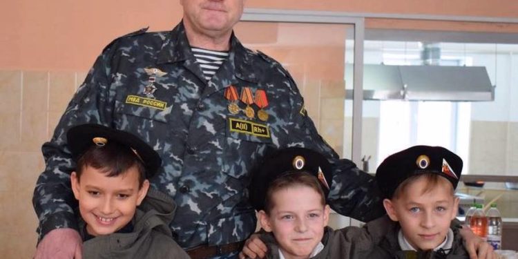 Своим примером. Полицейские Златоуста навестили ребят из детского дома