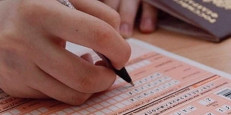 На все сто. Выпускница из Златоуста стала одной из лучших по сдаче ЕГЭ в регионе