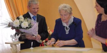 В ЗАГСе Златоуста чествовали ветеранов отметивших «железную свадьбу»