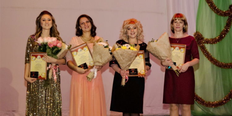 Проходной балл. В Златоусте назвали имена лучших преподавателей года