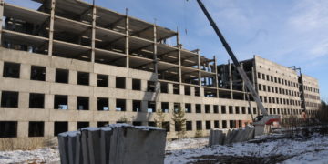 Переломный момент. В Златоусте роддом-недострой сровняют с землёй к весне