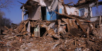 Жилье в щепки. В этом году в Златоусте под снос отправятся семь аварийных домов