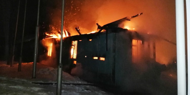 Инвентарь на выброс. В Златоусте выясняют причины пожара на лыжном стадионе