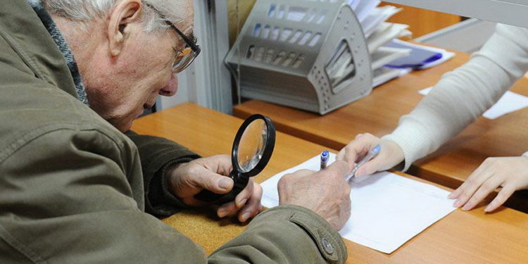 Статус предпенсионный. Жителям Златоуста оформляют новые справки с особыми гарантиями