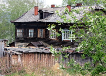 Как в глухом лесу. Жители аварийных домов в ЦУПе обратились за поддержкой в мэрию Златоуста