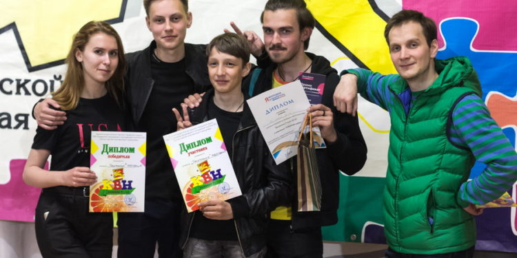 «Физруки» против «Булочек». Молодежь Златоуста сразилась в юмористическом баттле