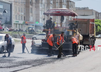 Всё ровно. На дорогах Златоуста приступили к ямочному ремонту