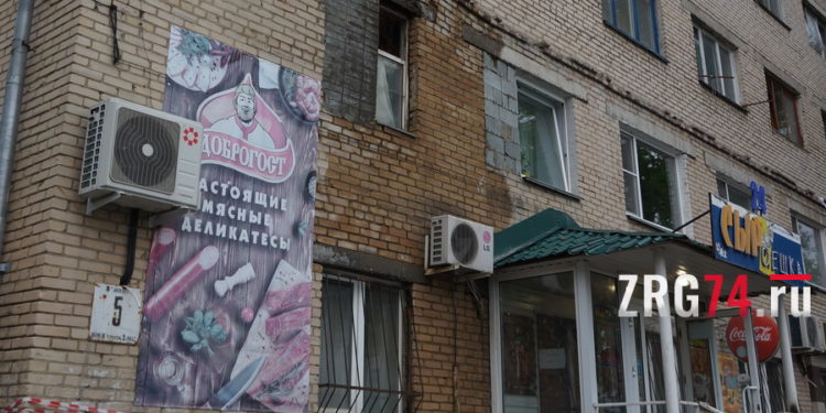 Фасадный уклон. В Златоусте разрушающееся общежитие потребовало вмешательства водолазов и чиновников