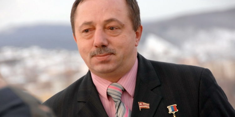 С вниманием к молодежи. Златоустовца Сергея Зяблова удостоили почетной награды