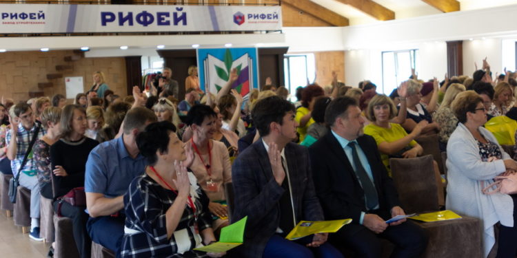 Пять зачтено. Педагоги Златоуста оценили работу свою профсоюза
