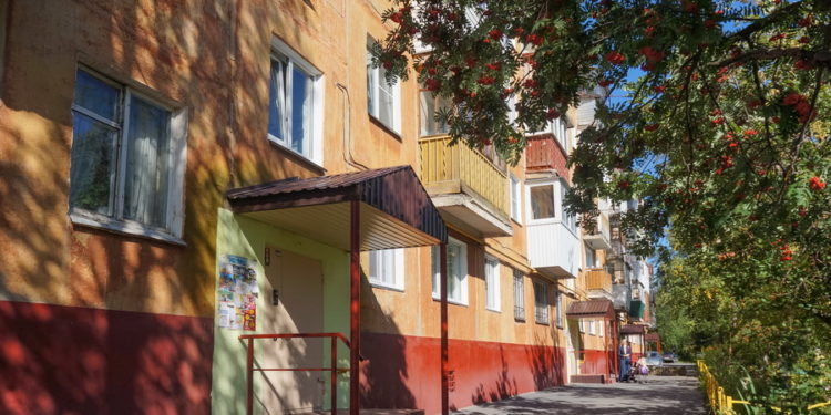 В лабиринте улиц. Златоустовцы подали пример заботы о своем дворе