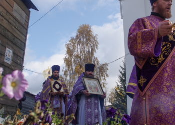 Приняли на веру. Златоустовцы передали церкви Сыростана икону святого Георгия Победоносца