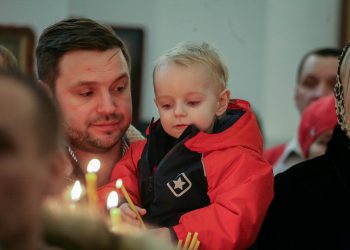 Общими молитвами. Православные златоустовцы встретили Рождество Христово богослужением