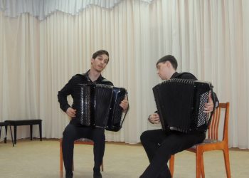 «Живите и не знайте бед!». В Златоусте с вековым юбилеем поздравили педагога-ветерана