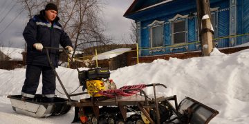 Сугробы в сторону. Златоустовец смастерил компактную машину для уборки снега