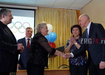 Стихия спорта впечатляет. В Златоусте «уральская молния» наградила именной премией преподавателя школы №8