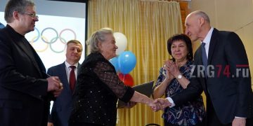 Стихия спорта впечатляет. В Златоусте «уральская молния» наградила именной премией преподавателя школы №8
