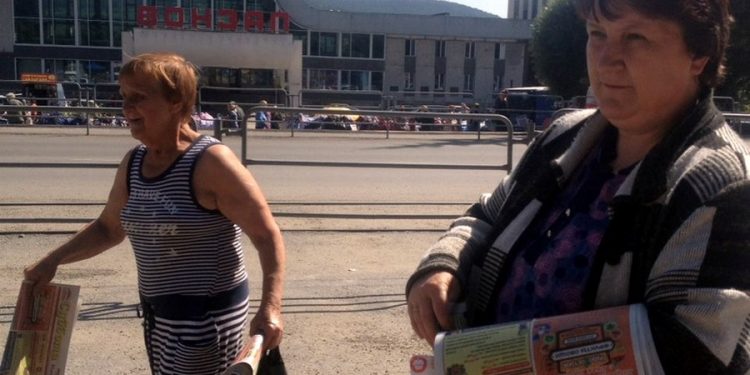Когда привычка читать — с детства. Курьеров «Златоустовского рабочего» встречают как родных