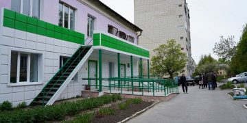 Ремонтотерапия. В Златоусте освежили фасады и помещения детских поликлиник