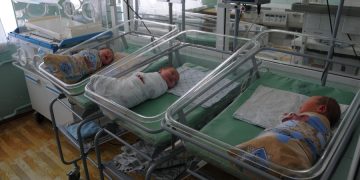 Передвигаться уже не смогла. Жительница Златоуста родила на пути в родовое отделение