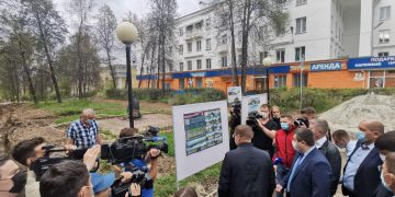 Бренд живет. Губернатор Алексей Текслер знакомится в Златоусте с технологией гравюры на стали