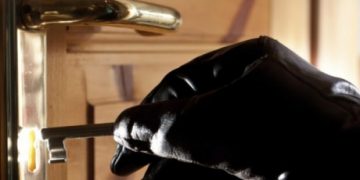 Дело техники. В Златоусте «домушница» обчистила квартиру на 124 тысячи рублей