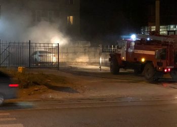 «Такой вот подарок». В Златоусте сожгли иномарку депутата-спортсмена