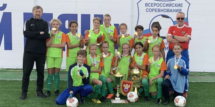 Вот это девчата! Златоустовские школьницы одержали победу в финале «Кожаного мяча» в Ессентуках