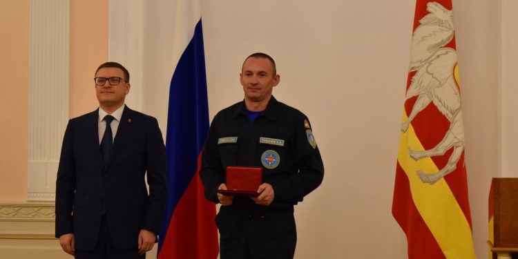 Многих вывел из беды. Cпасатель из Златоуста получил награду за спасение погибавших