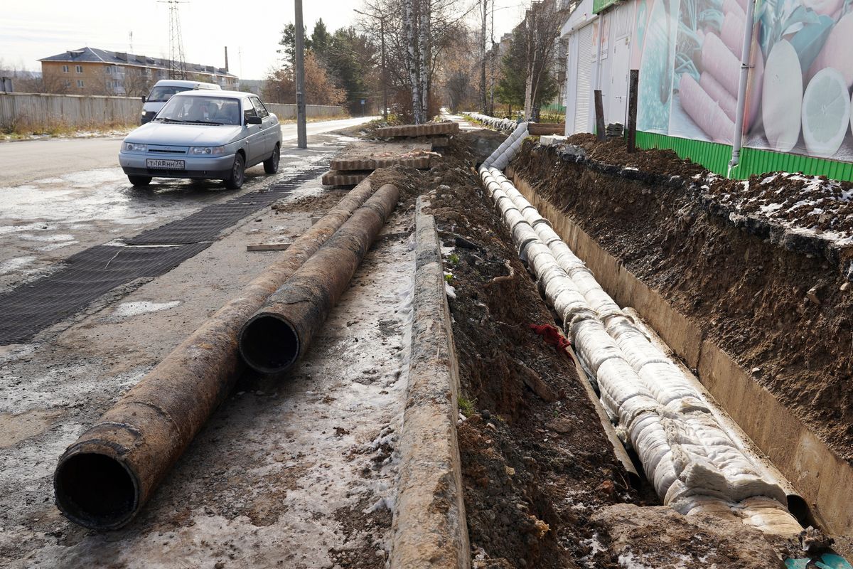 Только заровнять. Коммунальщики Златоуста устраняют возникшие на  тепломагистралях порывы | Златоустовский рабочий | Новости Златоуста