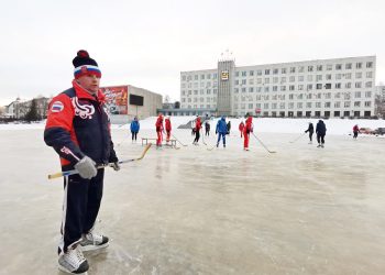 Рассекая лед. В Златоусте объявили адреса открытых катков