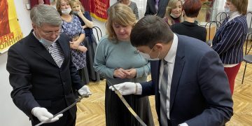 В пяти шагах от двух веков. Златоустовский музей получил к юбилею обновленные клинки Ивана Бушуева
