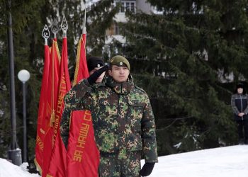 Потомкам освободителей. Златоустовским ОМОНовцам передали знамена штурмовавшей Берлин дивизии
