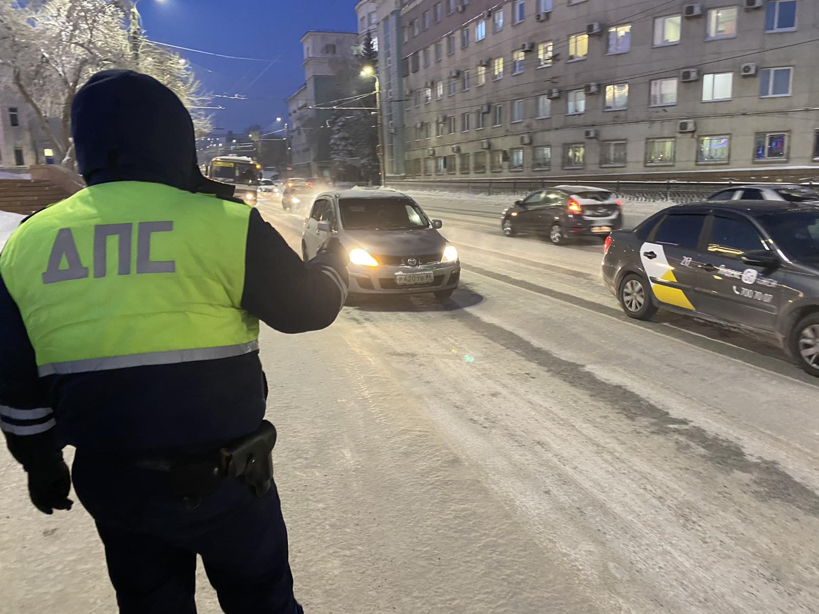 Дпс город челябинск. Госавтоинспекция Златоуст ДПС. Нетрезвый водитель. ДПС на дороге зимой.