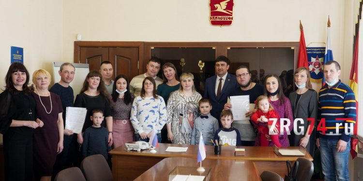 Субсидия на уют. Семи молодым семьям из Златоуста выделили 4 миллиона рублей на жилье
