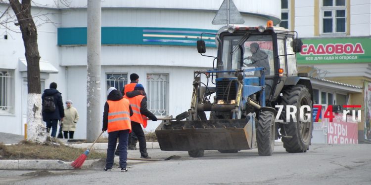 С заботой об учениках и педагогах. В Златоусте вспомнили вклад помогавшего местной системе образования профессора