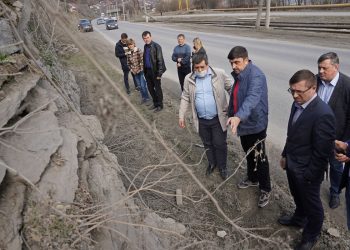 «Показатель качества уборки — чистые ботинки». Глава округа призвал златоустовцев выйти на субботники